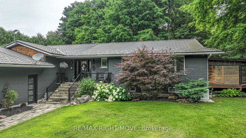 1220 Birchcliffe Crescent