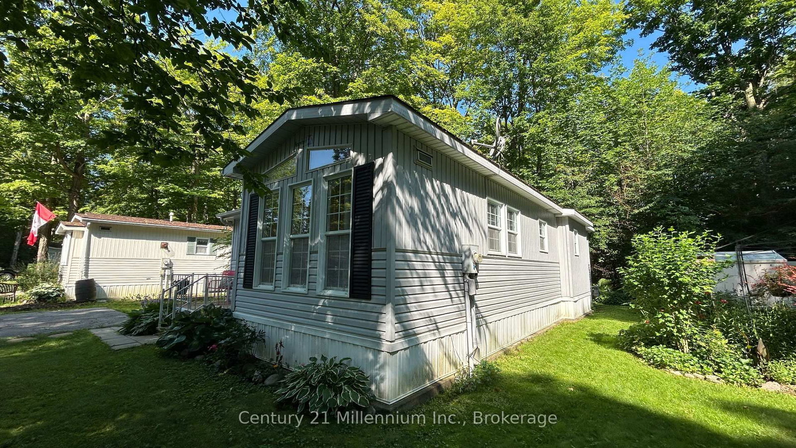 41 The Boardwalk • Wasaga Beach, ON photo 15