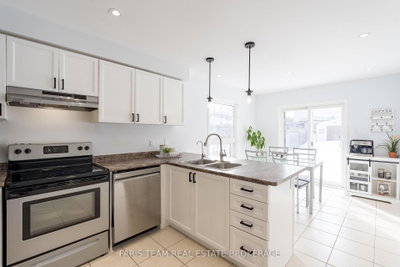 92 Wesley Avenue • Wasaga Beach, ON photo 6
