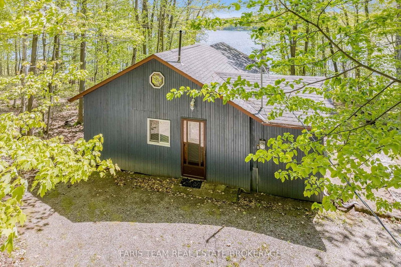 112 Farlain Lake Rd E photo 4