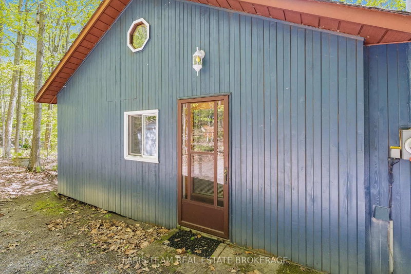 112 Farlain Lake Rd E photo 5