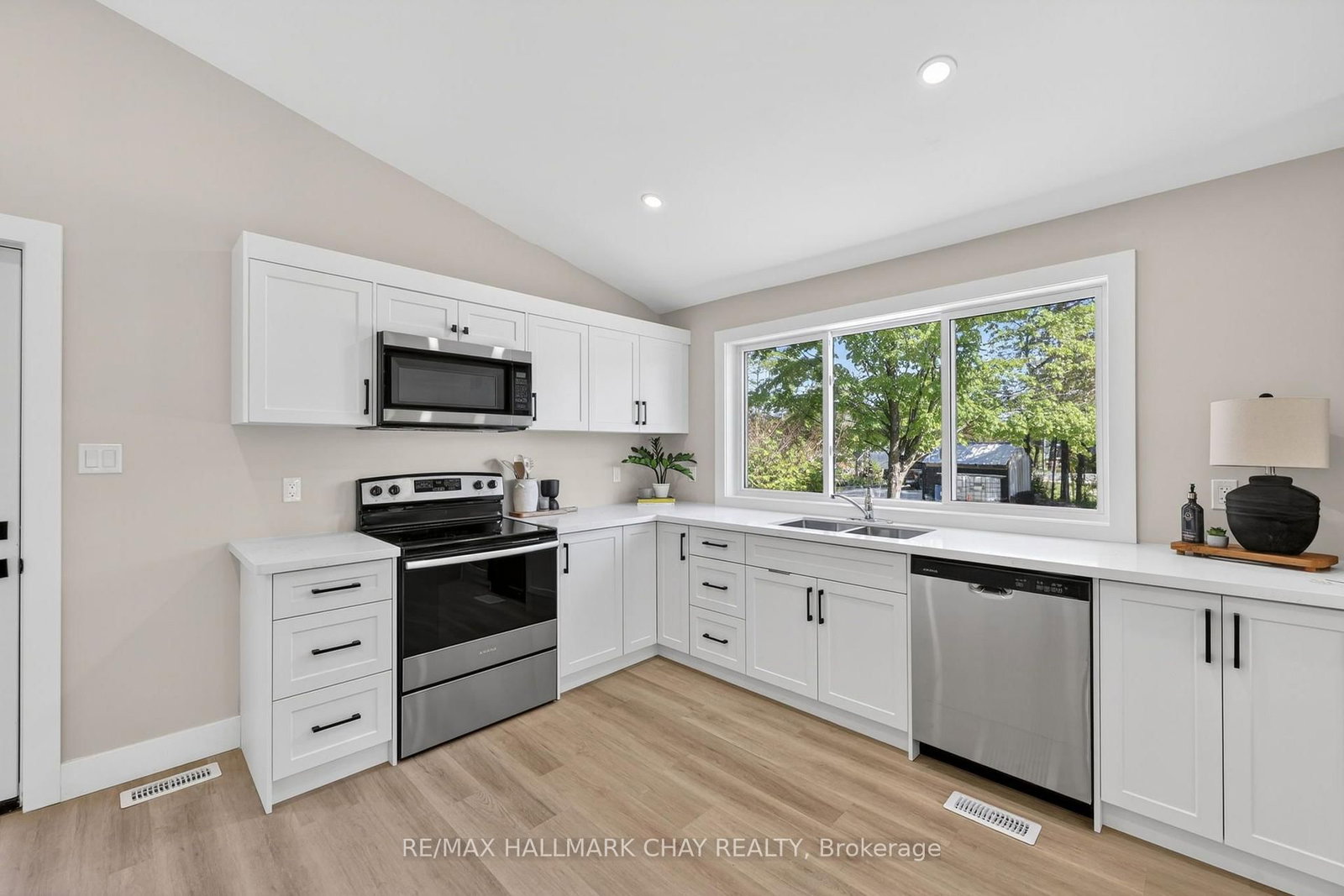 8717 Beachwood Road • Wasaga Beach, ON photo 21