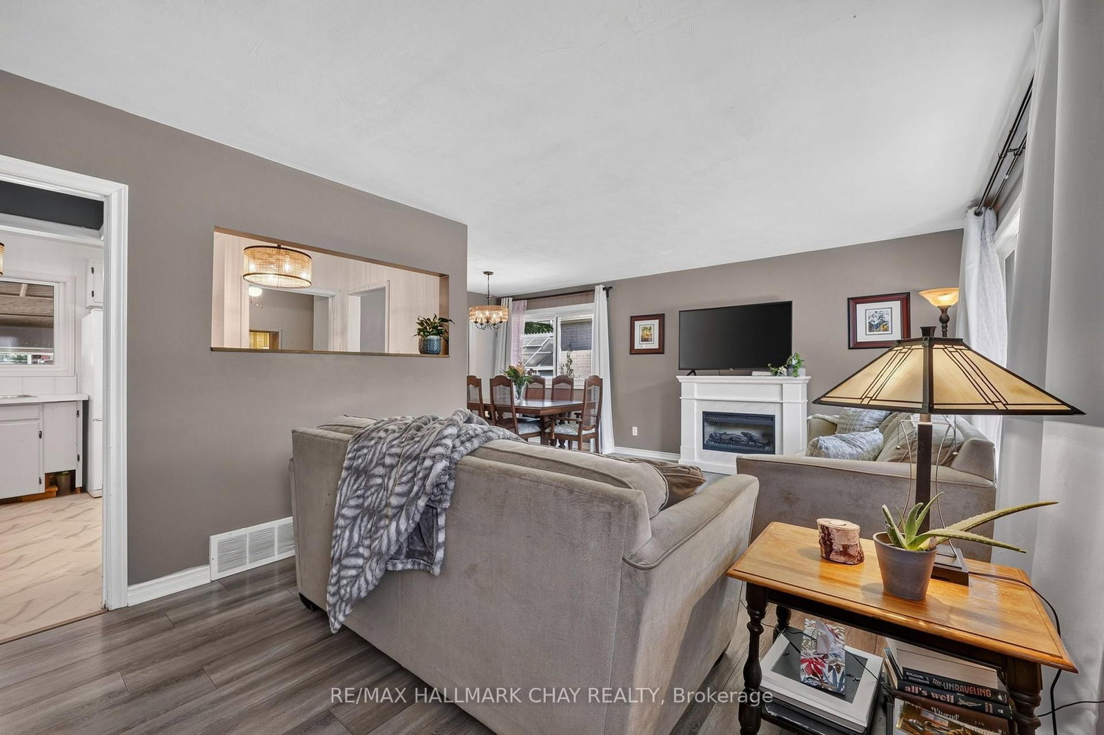 Listing Image 7