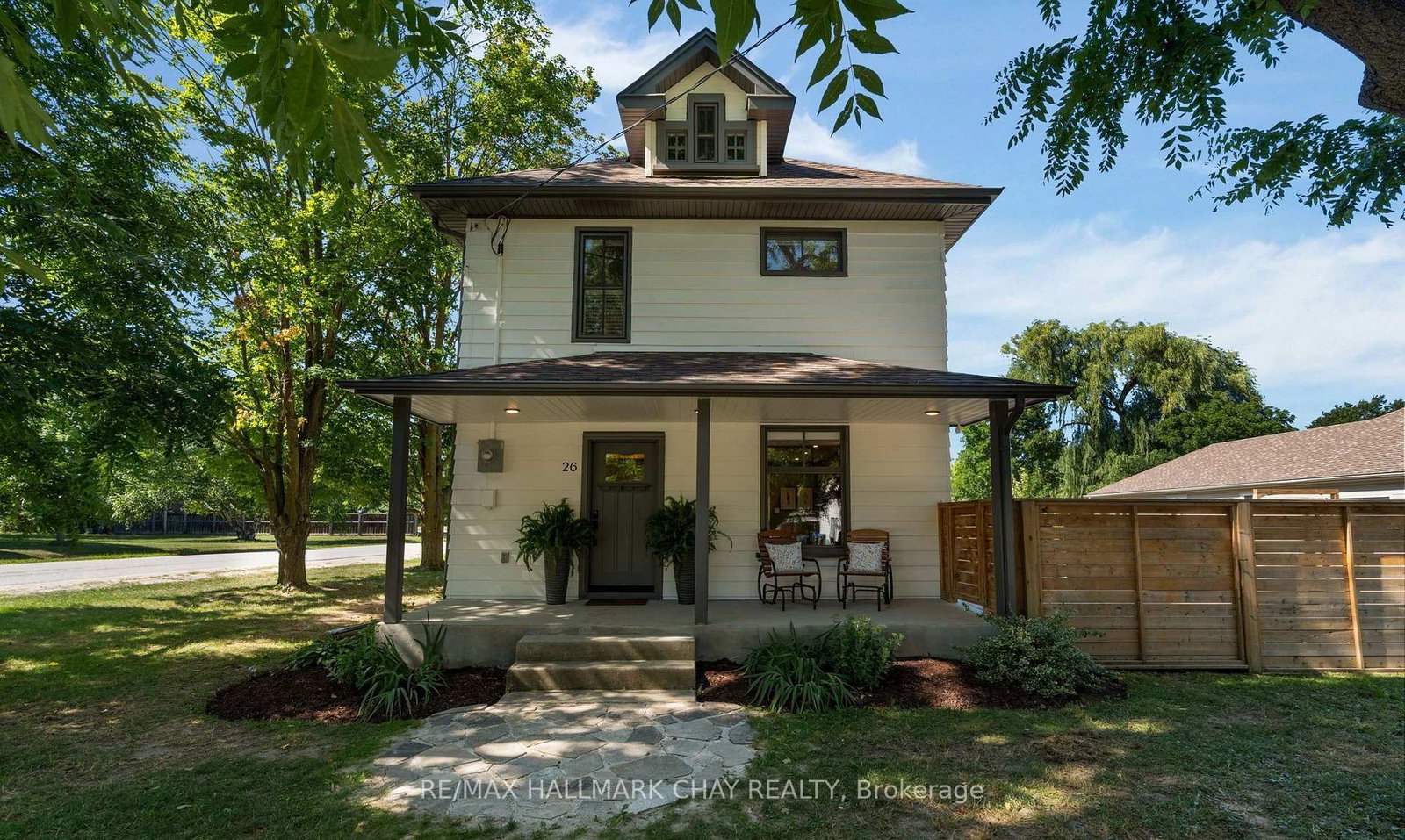 26 Edward Street W • Clearview, ON photo 1