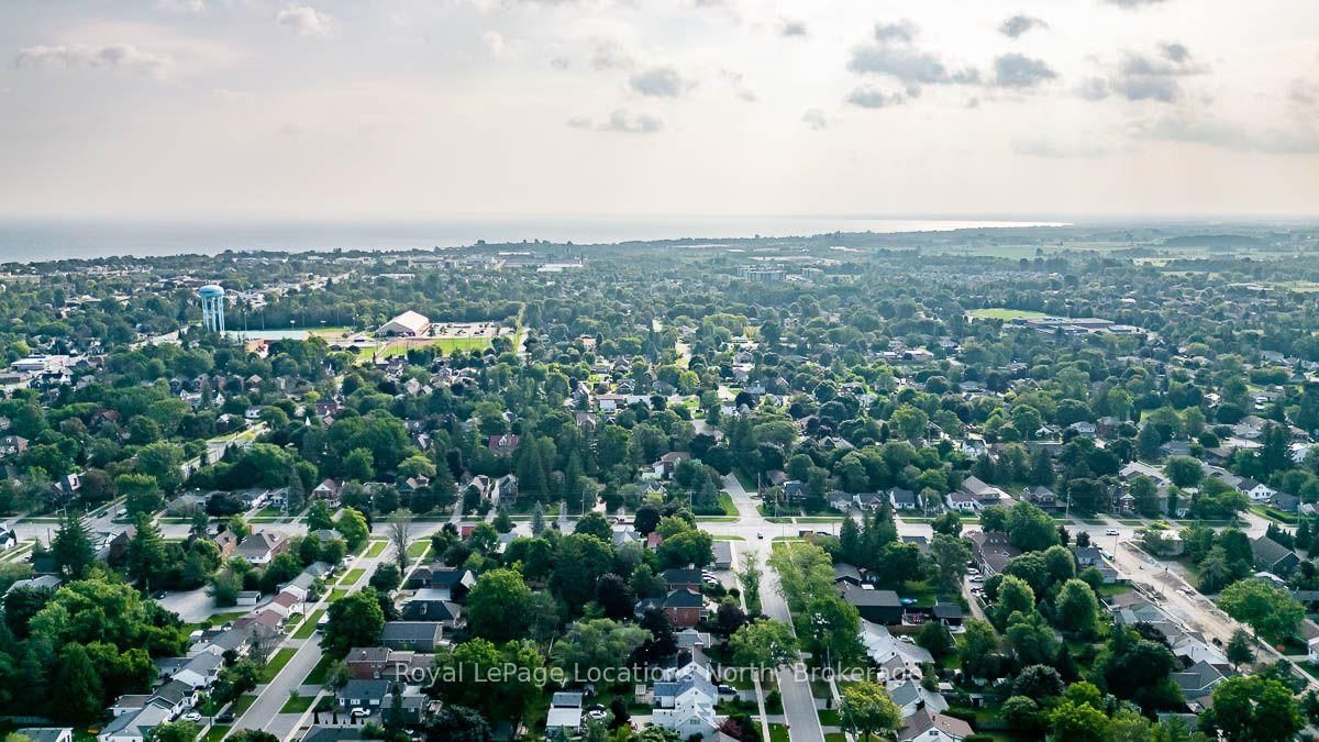 107 EIGHTH Street • Collingwood, ON photo 13
