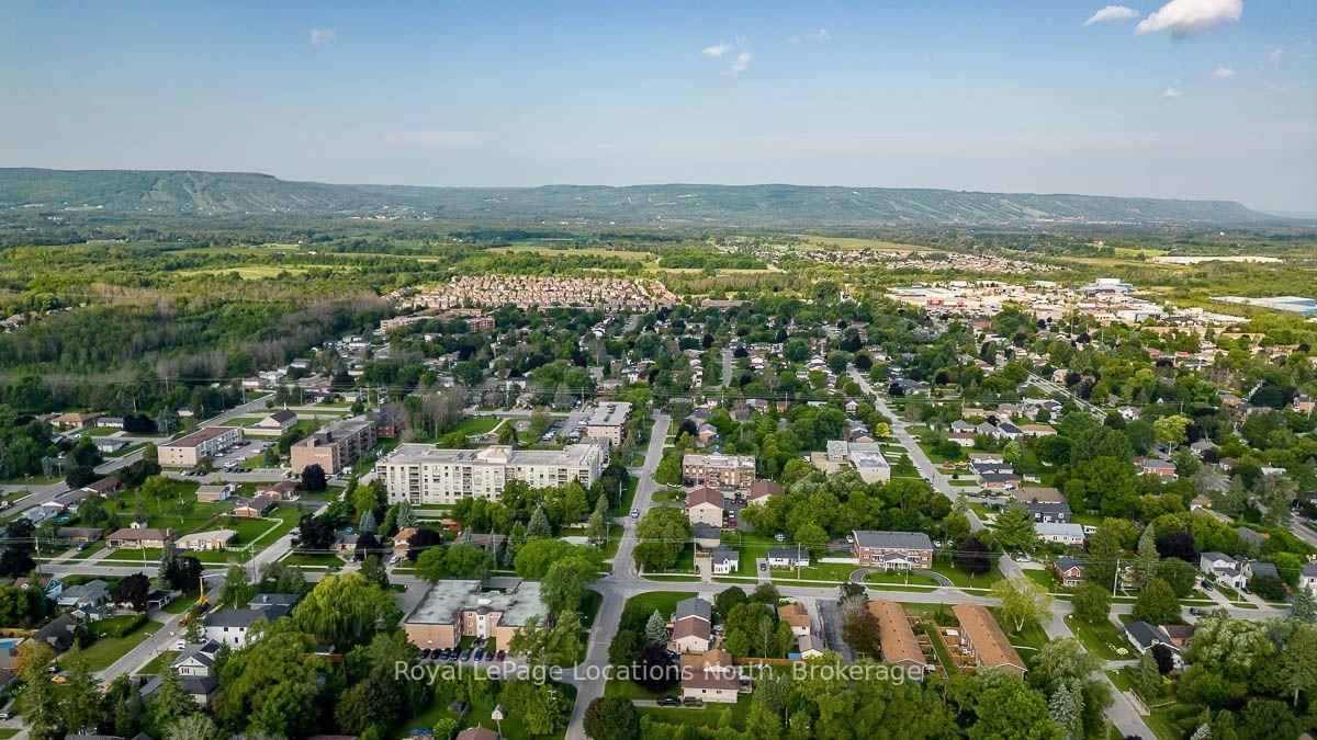 107 EIGHTH Street • Collingwood, ON photo 9