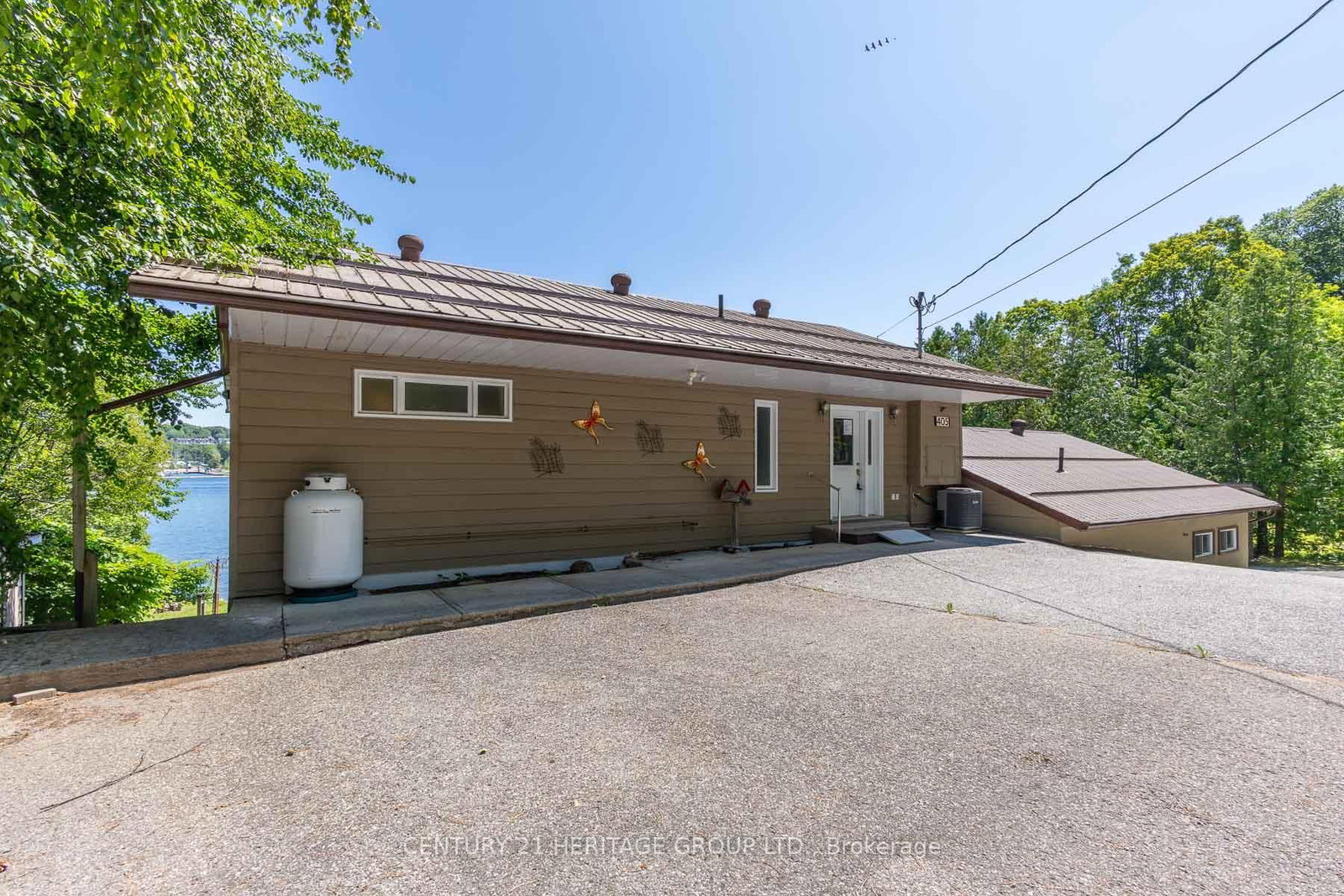 405 Champlain Road • Penetanguishene, ON photo 4