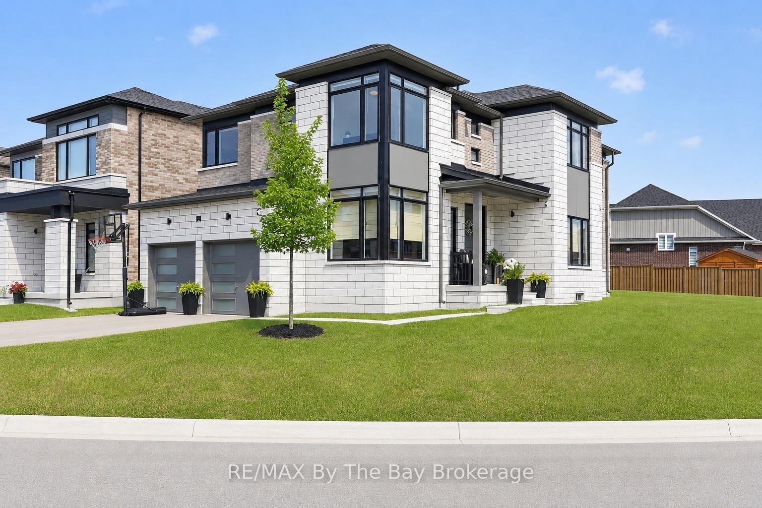 171 Rosanne Circle • Wasaga Beach, ON photo 1