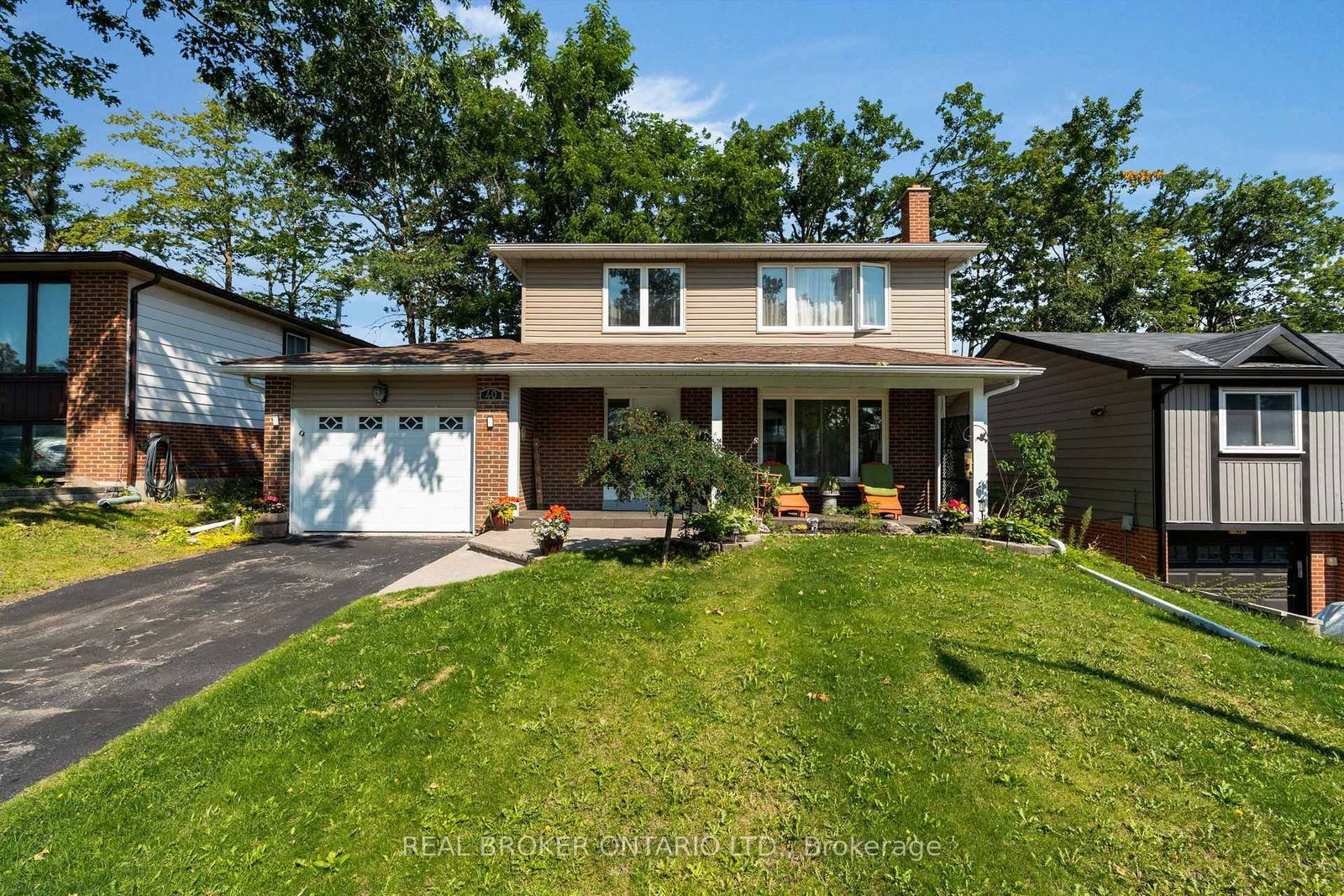 40 Farmingdale Crescent • Barrie, ON photo 1