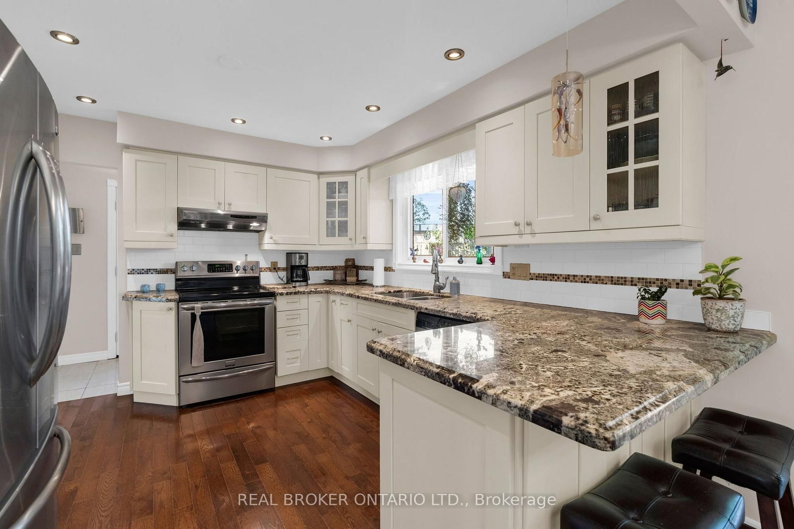 40 Farmingdale Crescent • Barrie, ON photo 12