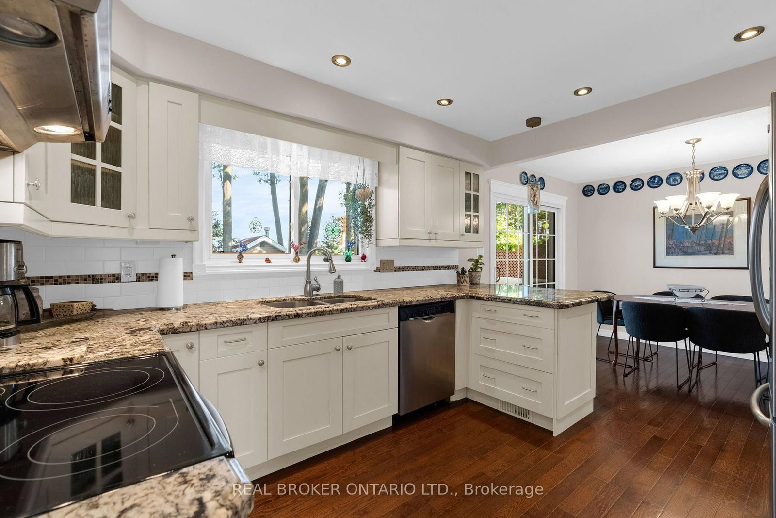 40 Farmingdale Crescent • Barrie, ON photo 14