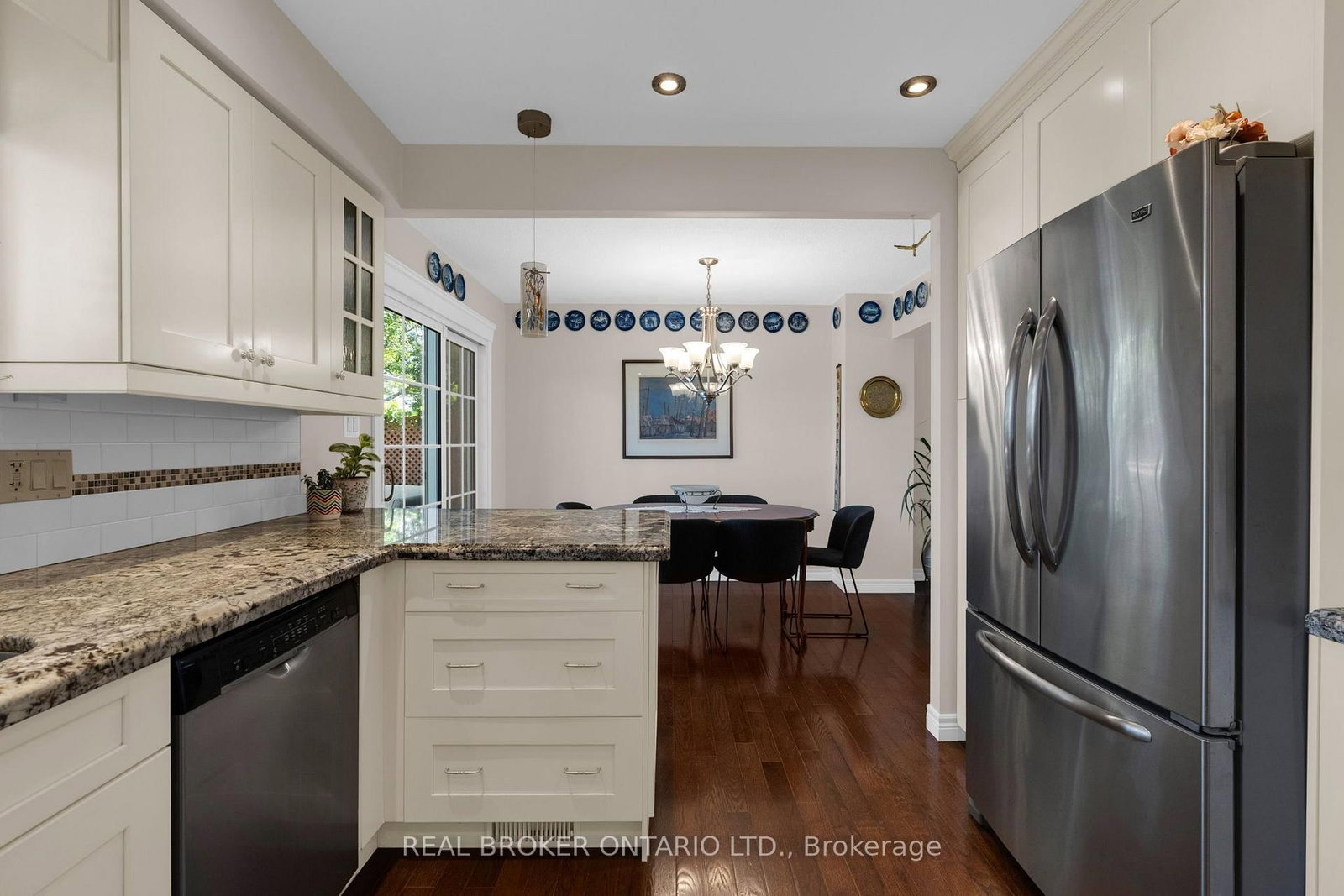 40 Farmingdale Crescent • Barrie, ON photo 15