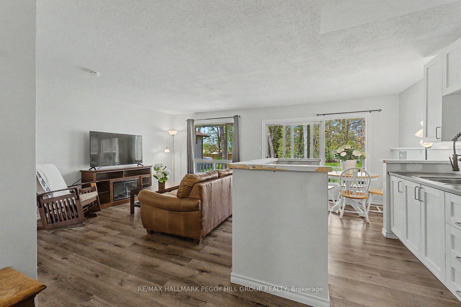 22 Olive Crescent • Orillia, ON photo 4