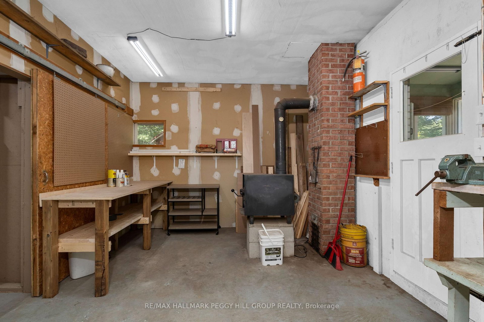 Listing Image 8