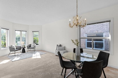 14 Prince George Crescent • Barrie, ON photo 5