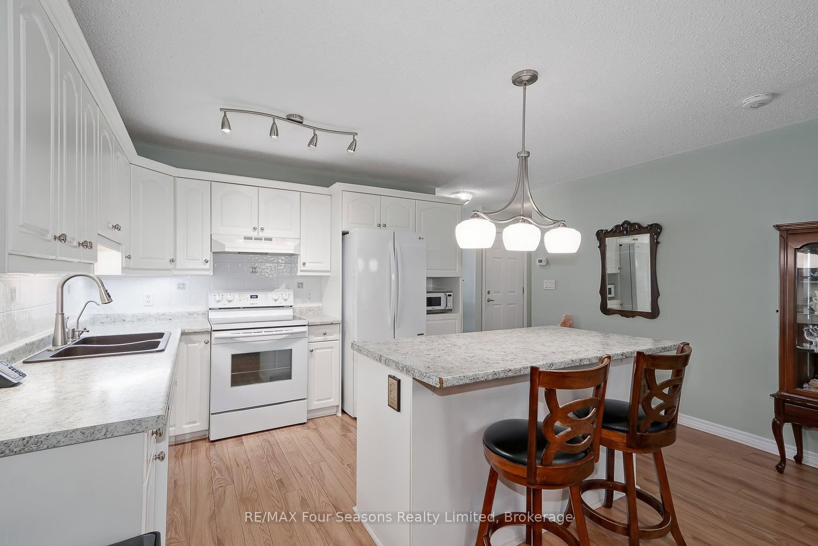 275 Huron Street • #27 • Clearview, ON photo 11