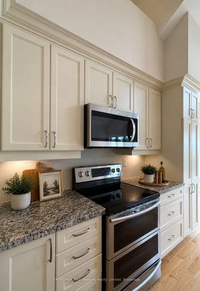 100 Kari Crescent • Collingwood, ON photo 8