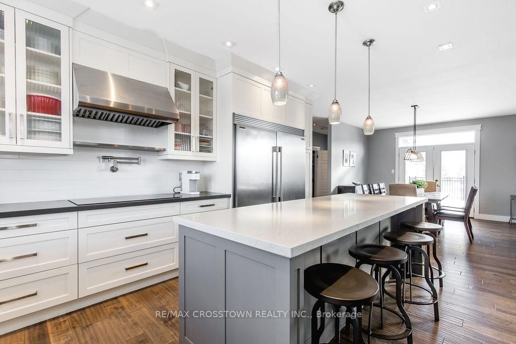 25 MENNILL Drive • Springwater, ON photo 14