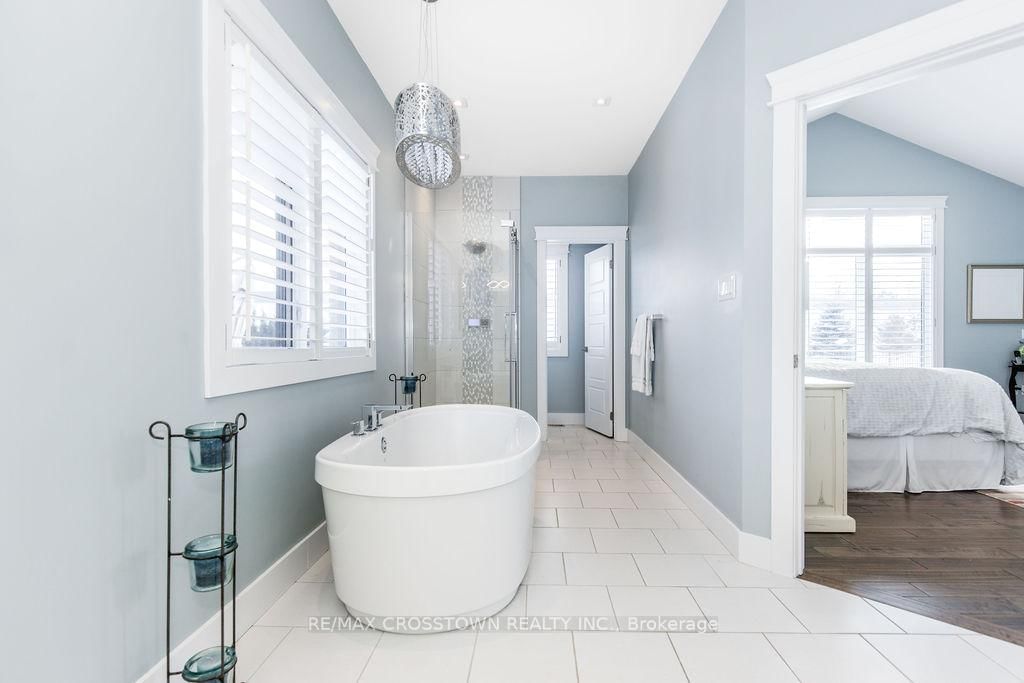 25 MENNILL Drive • Springwater, ON photo 18