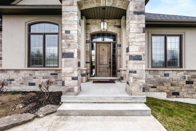 25 MENNILL Drive • Springwater, ON photo 3