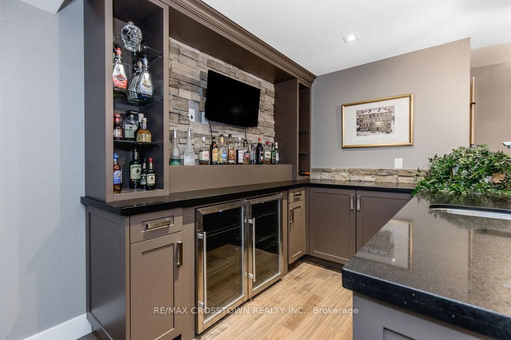 25 MENNILL Drive • Springwater, ON photo 32