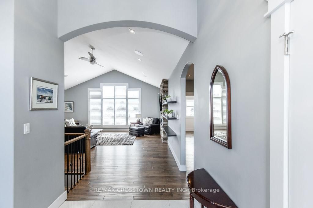 25 MENNILL Drive • Springwater, ON photo 4