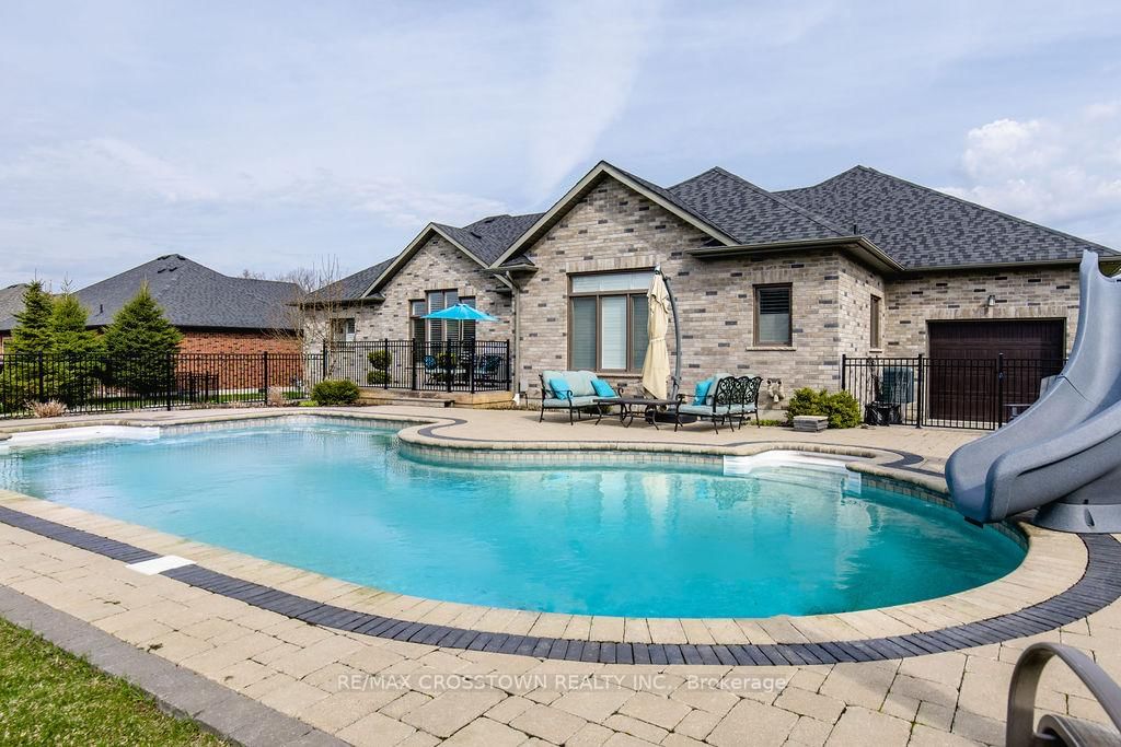 25 MENNILL Drive • Springwater, ON photo 43
