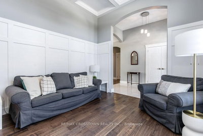 25 MENNILL Drive • Springwater, ON photo 5