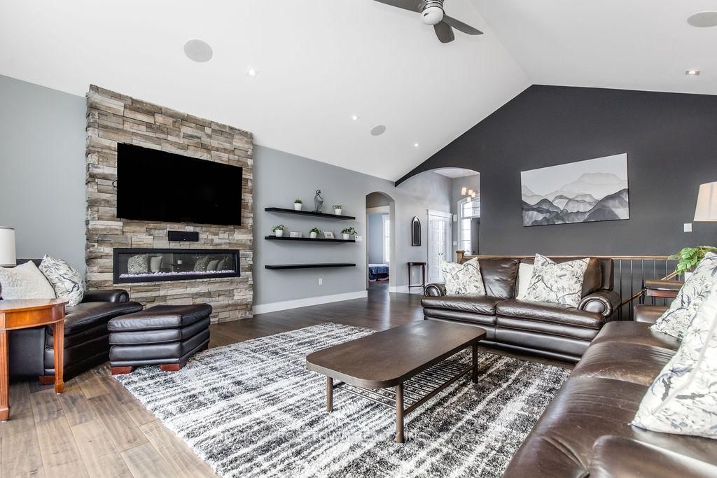 25 MENNILL Drive • Springwater, ON photo 8
