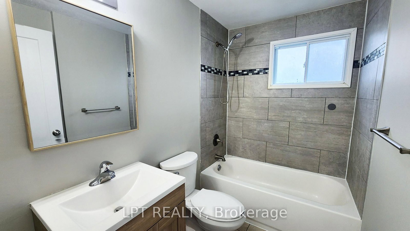 38 Chaucer Crescent • Barrie, ON photo 11