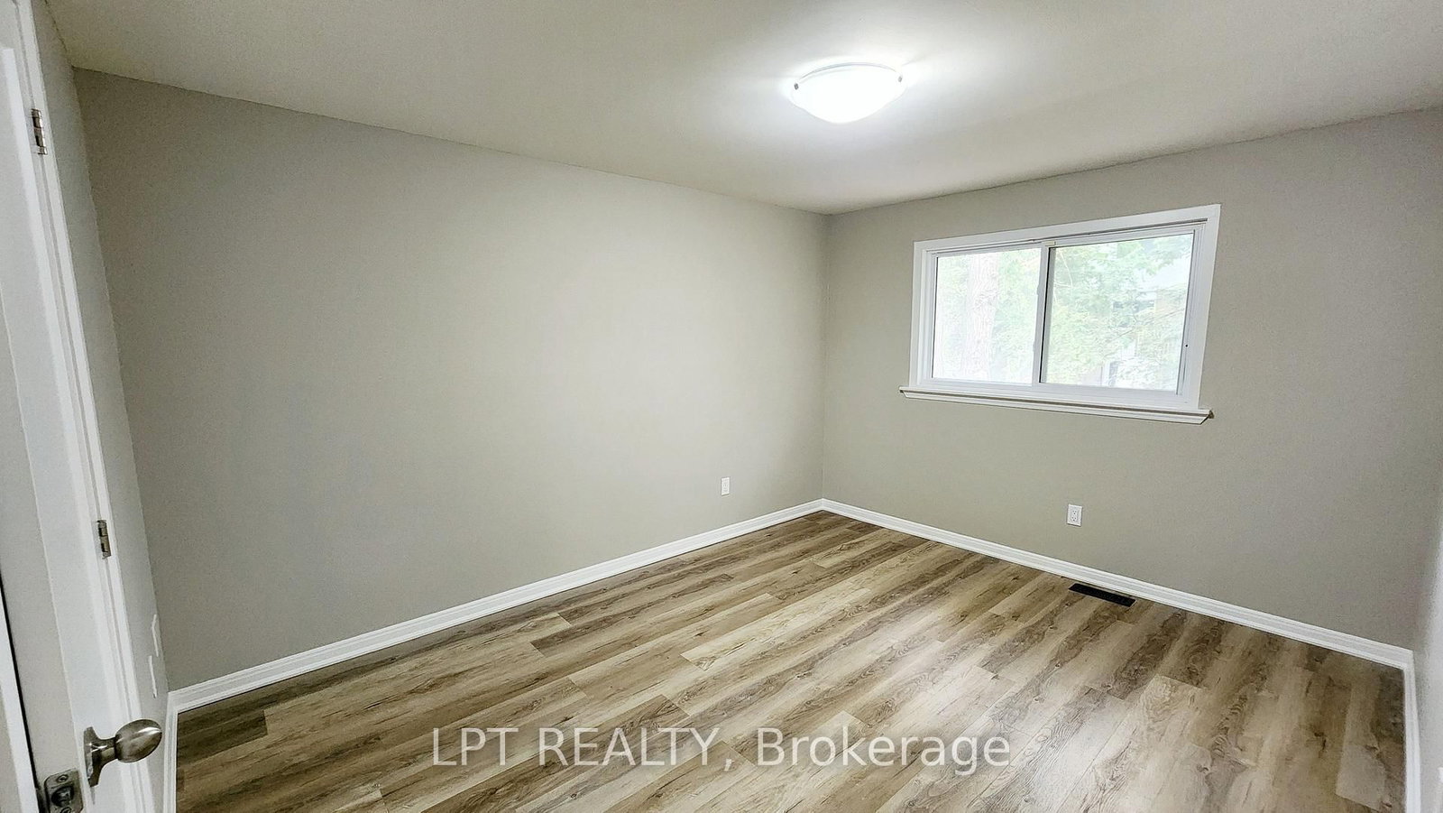 38 Chaucer Crescent • Barrie, ON photo 13