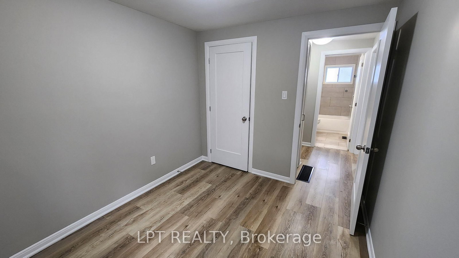 38 Chaucer Crescent • Barrie, ON photo 18