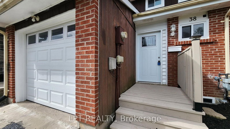 38 Chaucer Crescent
