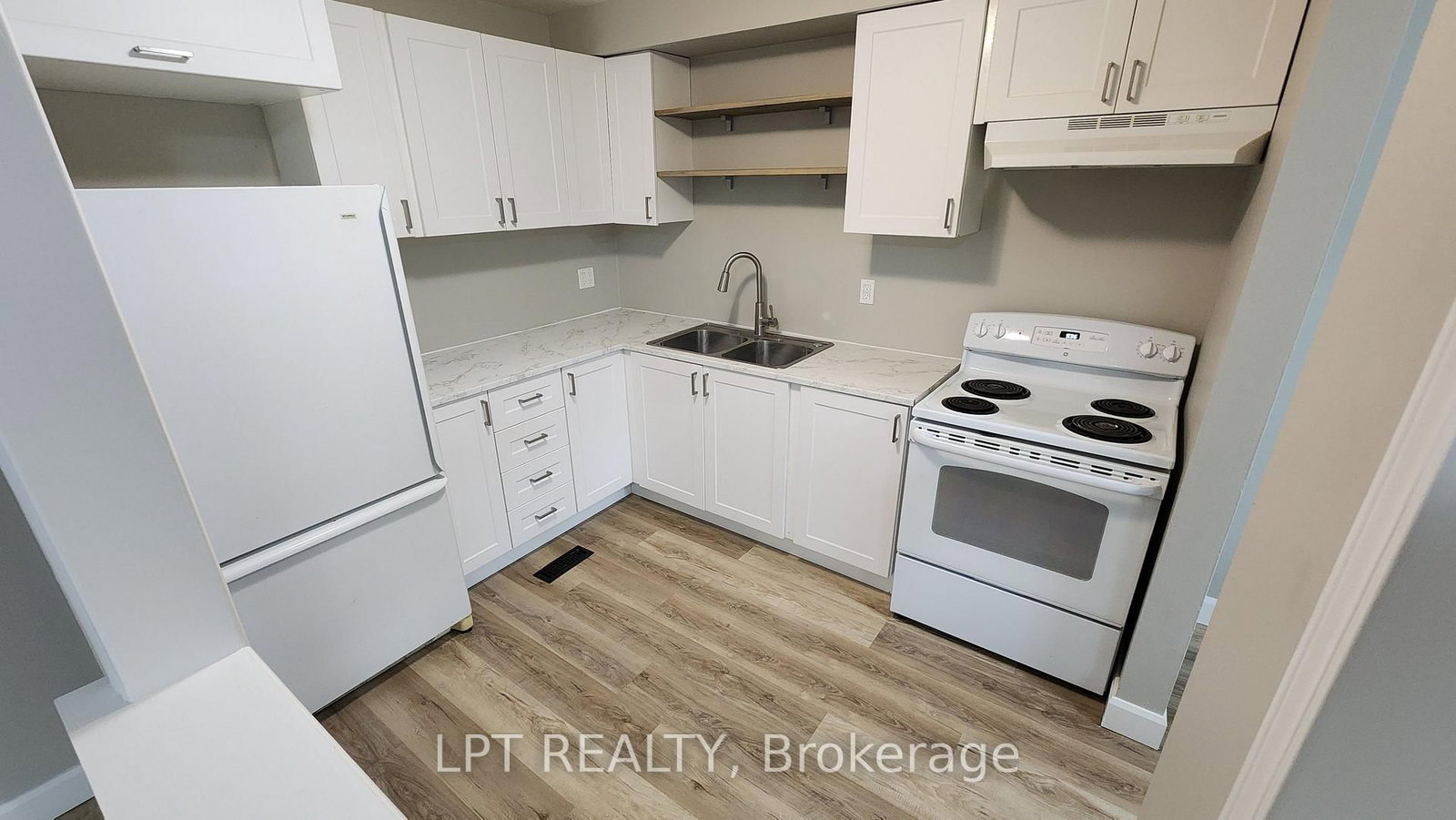 38 Chaucer Crescent • Barrie, ON photo 9