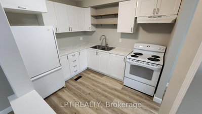 38 Chaucer Crescent • Barrie, ON photo 9
