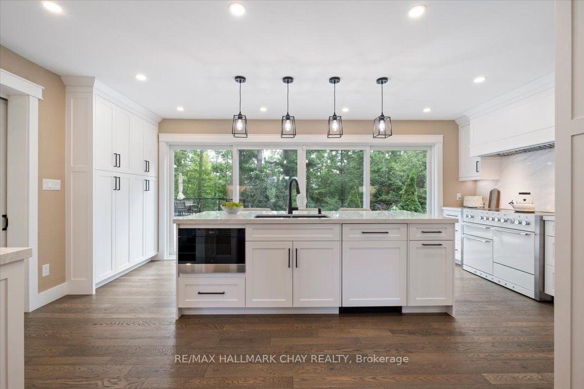 11 Park Trail • Springwater, ON photo 13