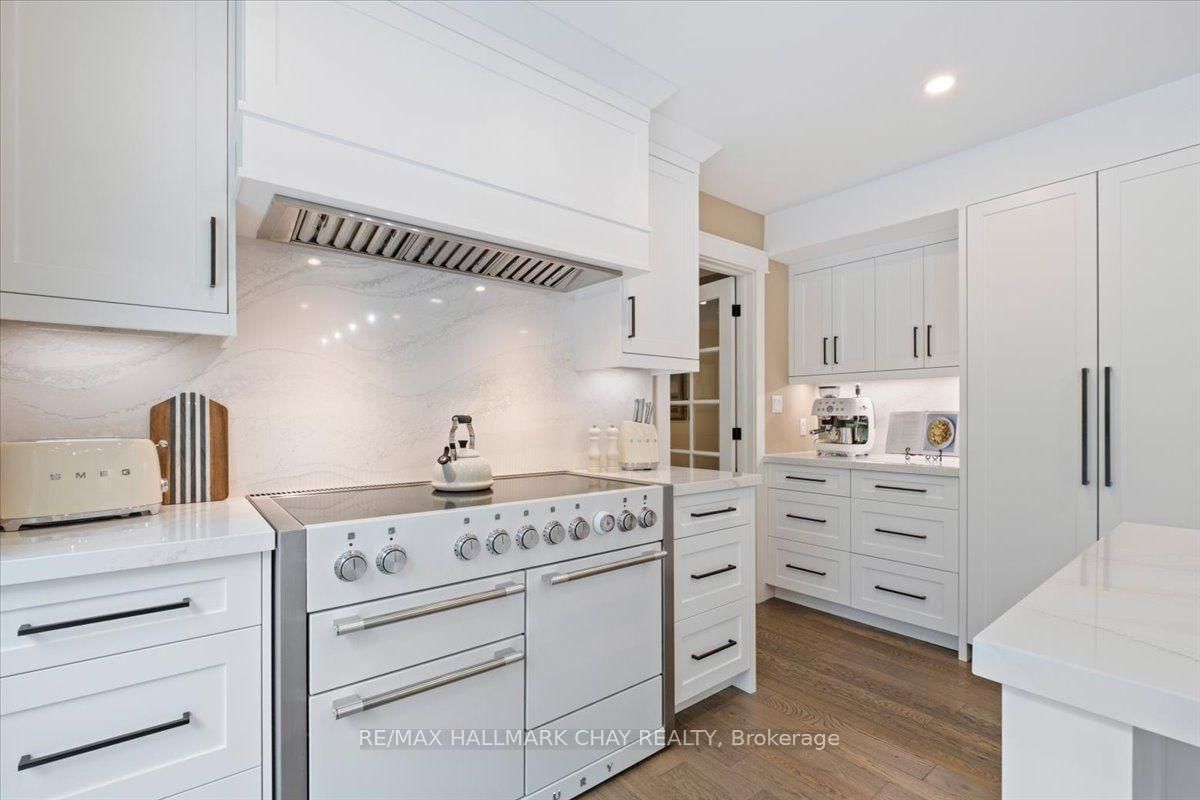 11 Park Trail • Springwater, ON photo 17