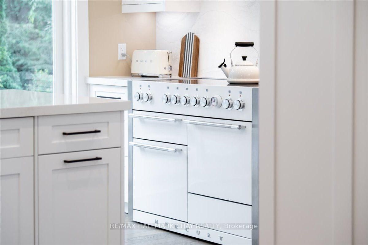 11 Park Trail • Springwater, ON photo 18