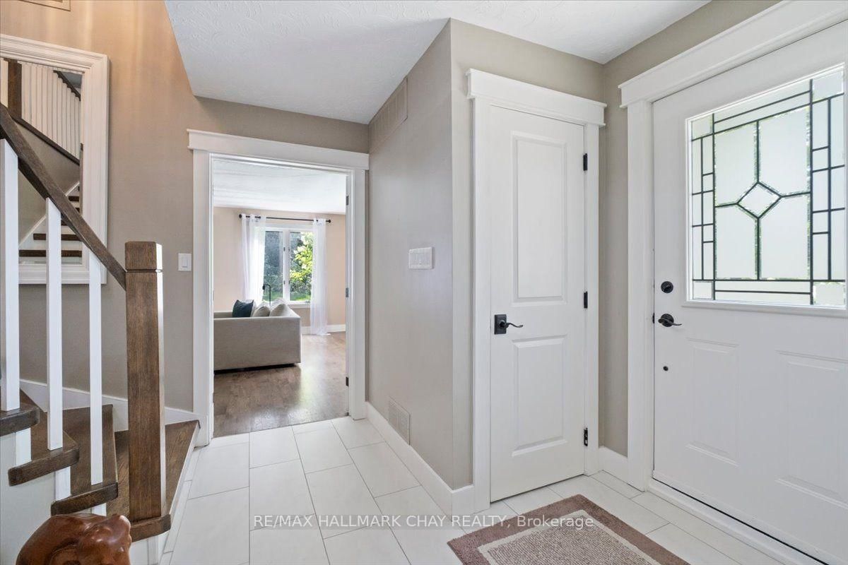 11 Park Trail • Springwater, ON photo 5