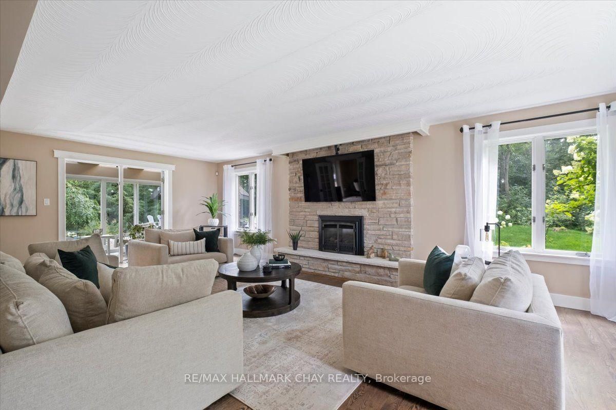 11 Park Trail • Springwater, ON photo 6