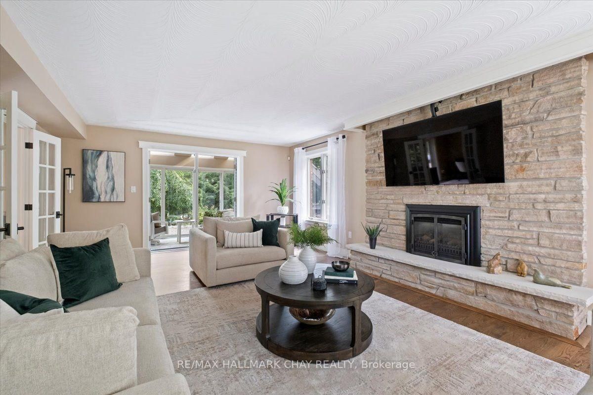 11 Park Trail • Springwater, ON photo 7