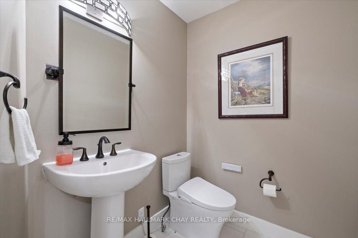 11 Park Trail • Springwater, ON photo 8