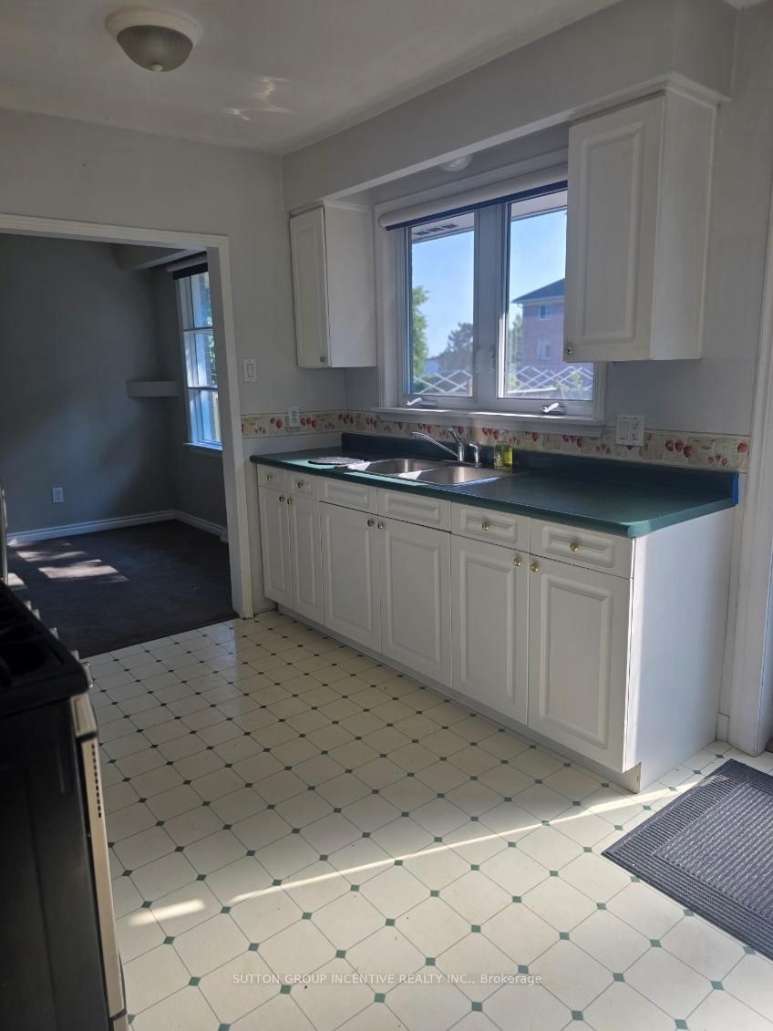 83 Glenwood Drive • Barrie, ON photo 11