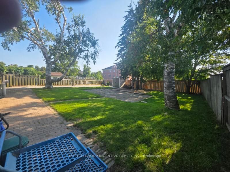 83 Glenwood Drive • Barrie, ON photo 3
