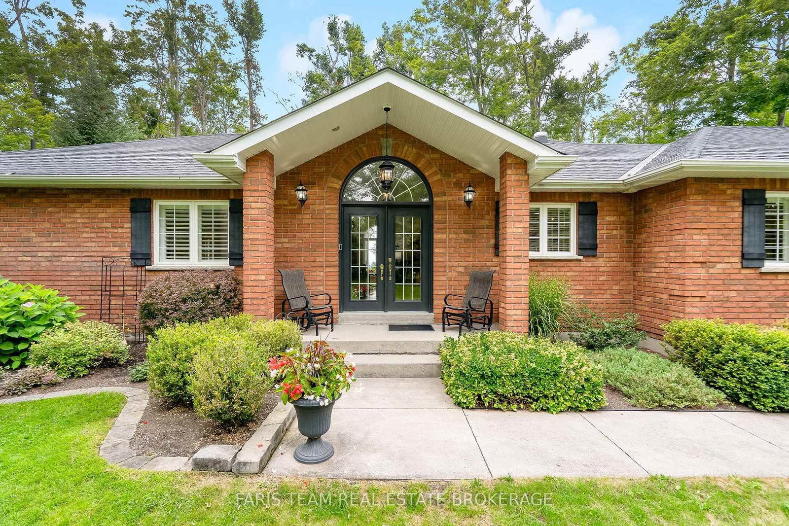 10 Green Mountain Court • Oro-Medonte, ON photo 4