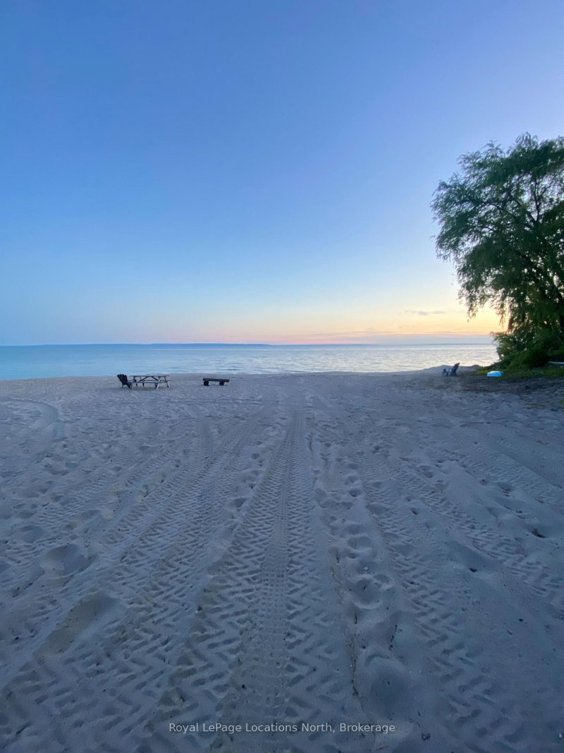 1204 Tiny Beaches Road North Road N