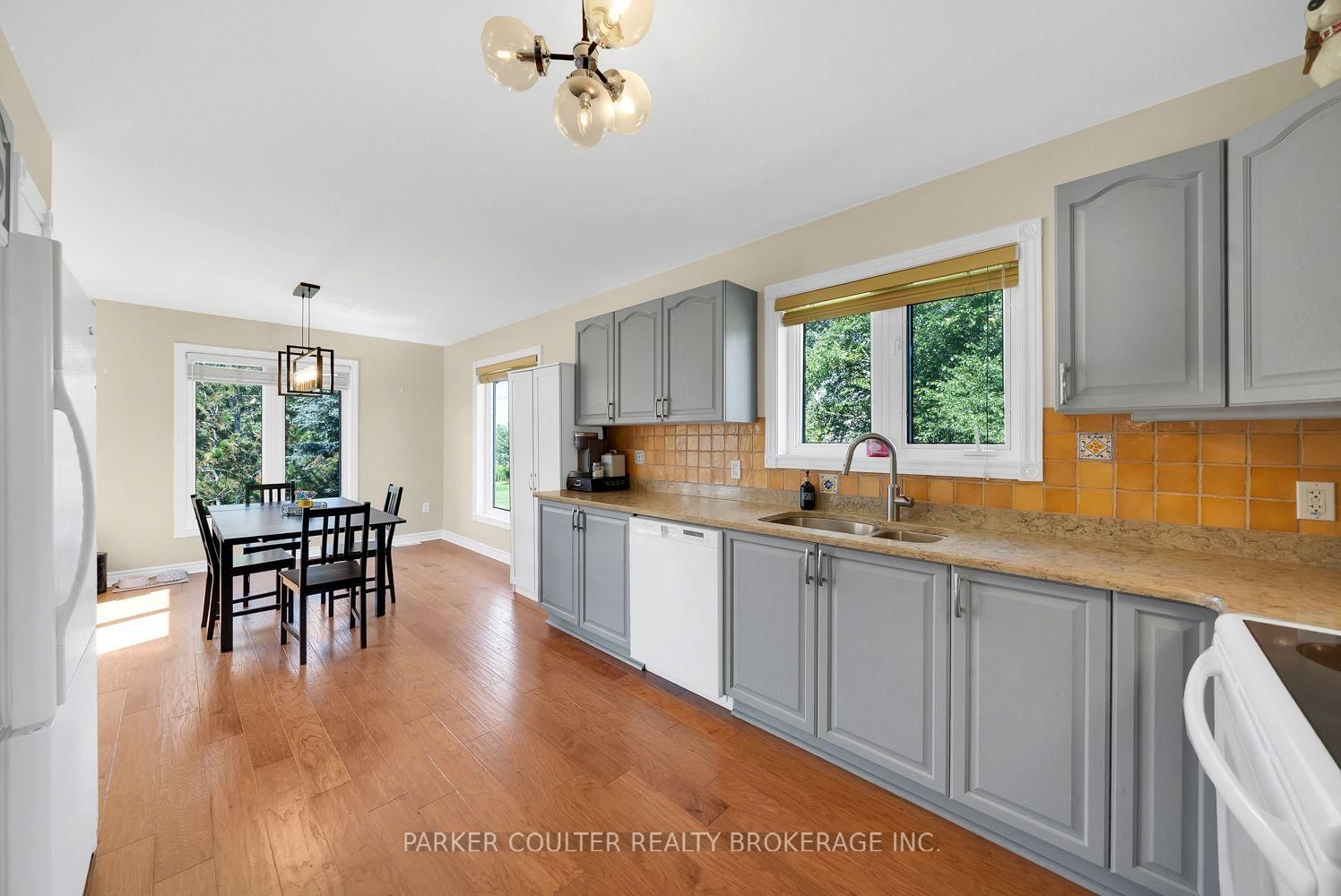 2 Marni Lane • Springwater, ON photo 10