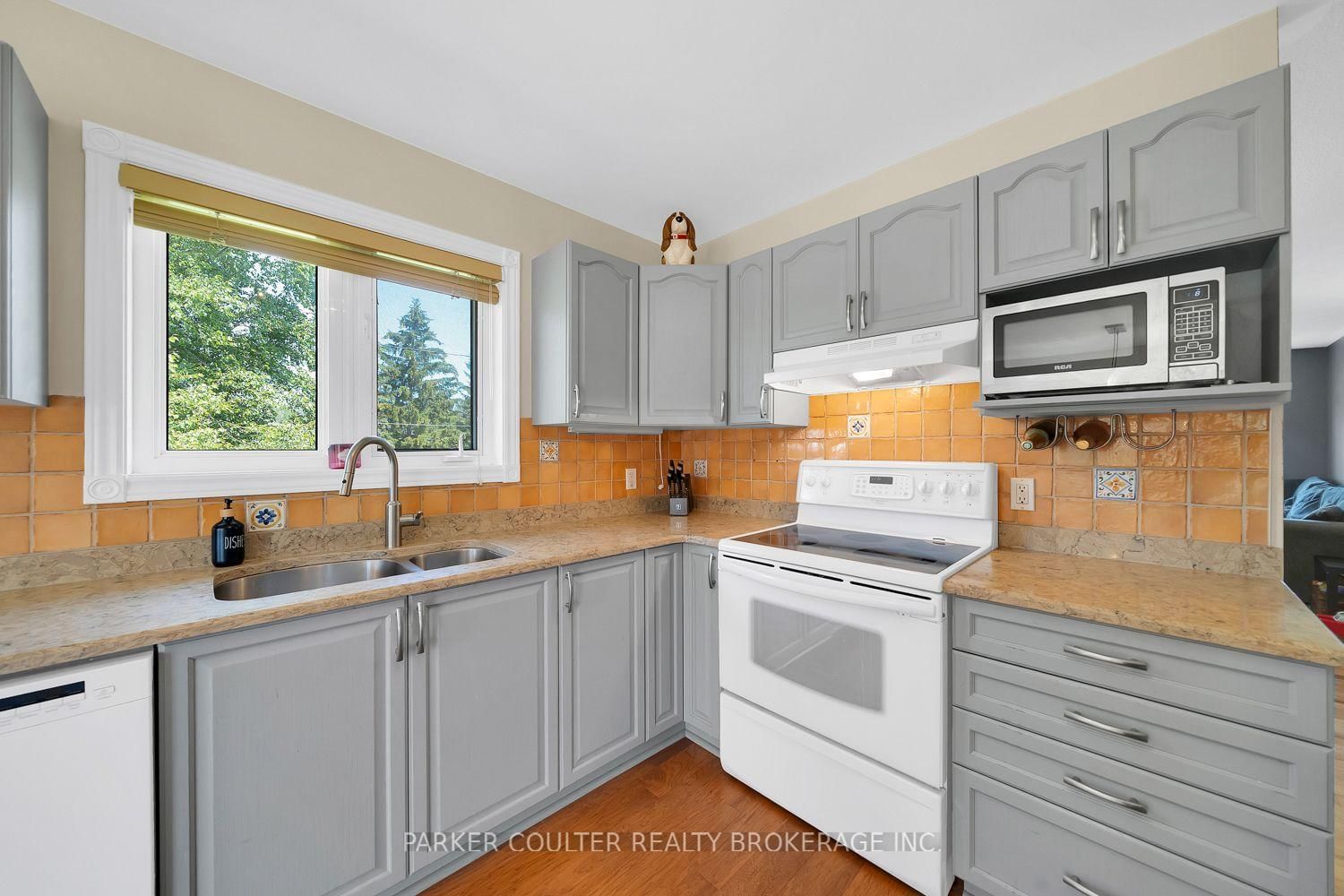 2 Marni Lane • Springwater, ON photo 11
