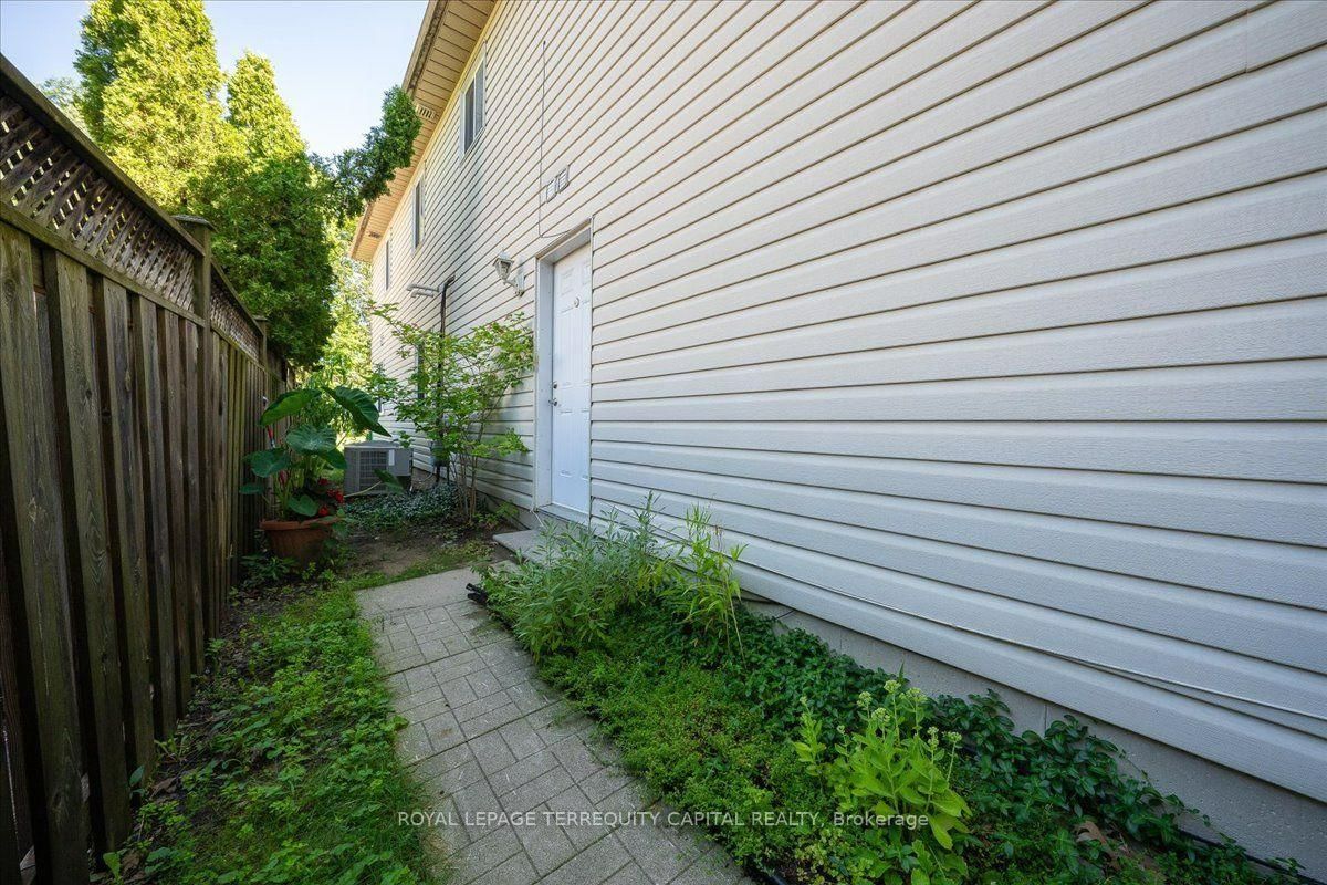 102 Henry Street • Barrie, ON photo 12