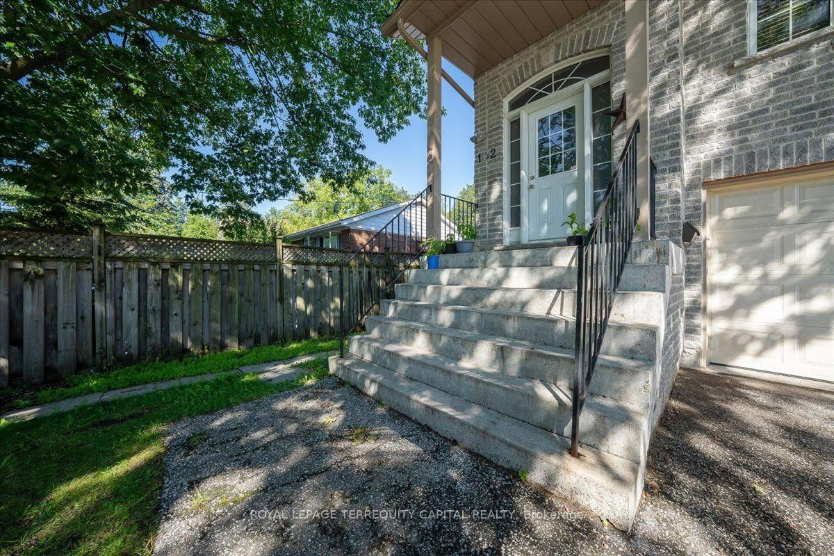 102 Henry Street • Barrie, ON photo 2